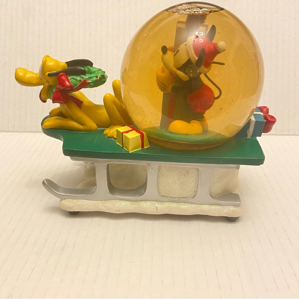 Disney Mickey Mouse Pluto Music Snow Globe Sleigh Plays Here Comes Santa Claus - Picture 5 of 10